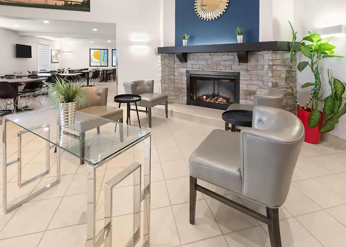 Super 8 By Wyndham Trois-Rivieres Hotel