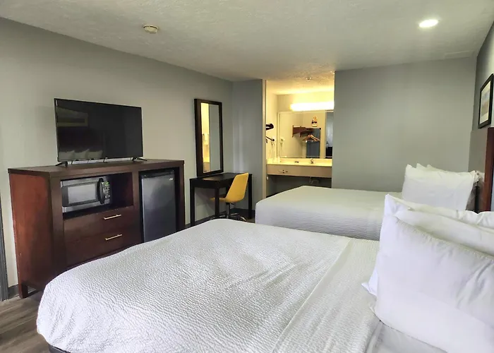 Days Inn & Suites By Wyndham Winnie