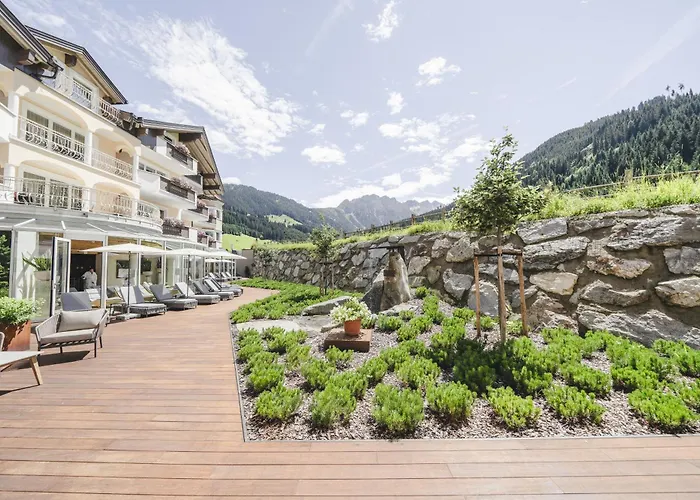 Traumhotel Alpina - 4 Sterne Superior Luxushotel, hoteleigenen Badesee, Adults Only Gerlos