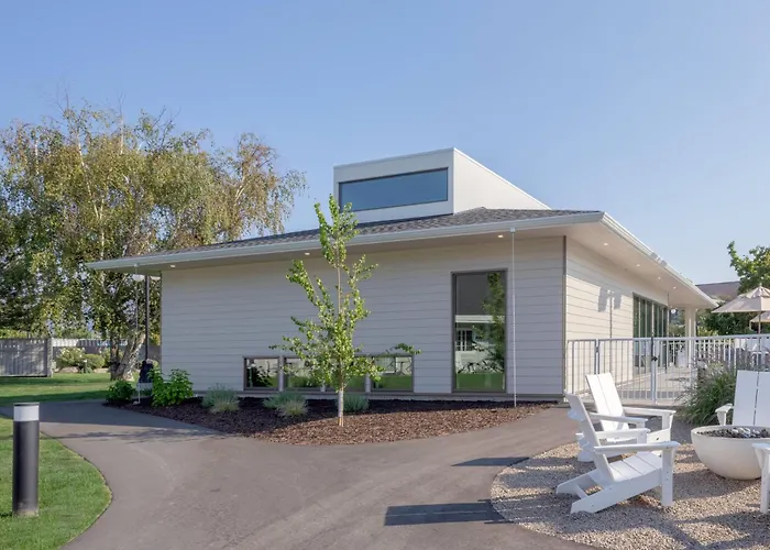 Balcomo, A Ramada By Wyndham Penticton