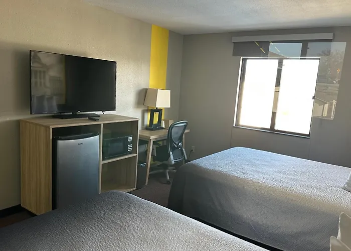 Super 8 By Wyndham Fort Scott