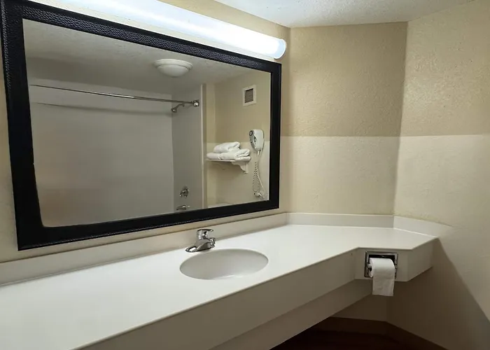 La Quinta By Wyndham Haywood Mall-Near Greenville Downtown