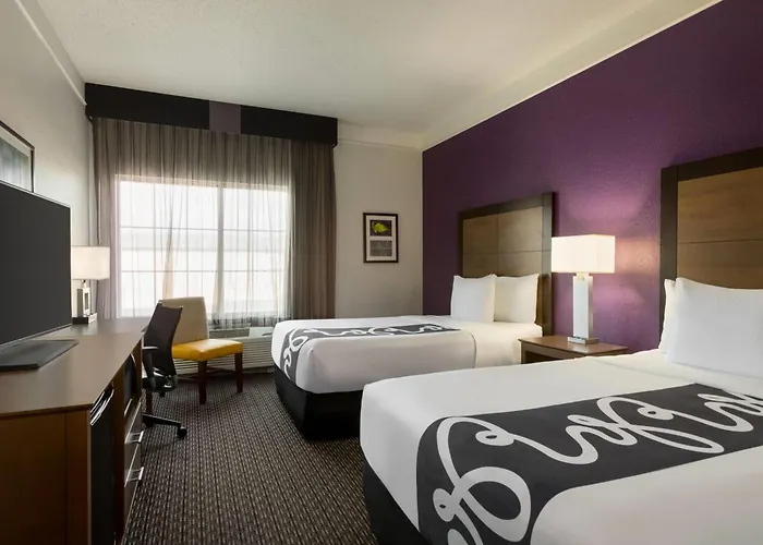 La Quinta By Wyndham Arlington North 6 Flags Dr Hotel