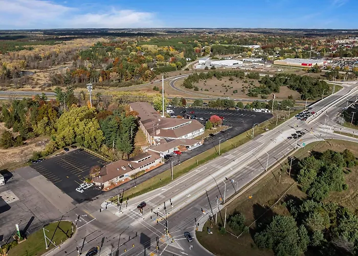 Ramada By Wyndham Stevens Point Hotel