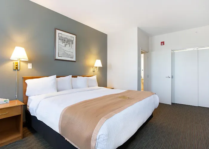 Lakeview Inns & Suites - Okotoks