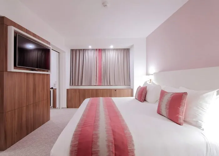 Ramada Plaza By Wyndham Craiova Hotel