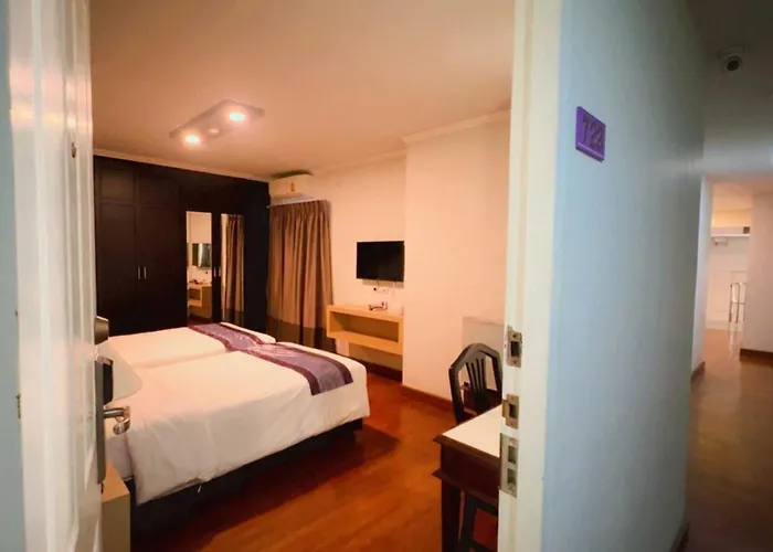 Collection O The Step Sathorn Hotel Bangkok