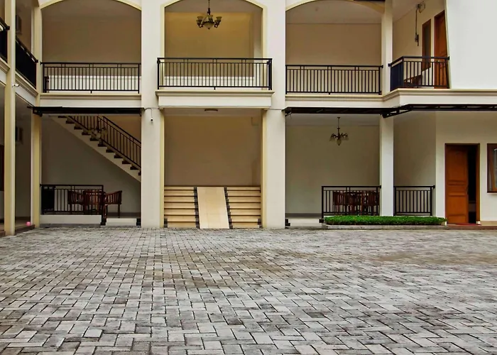 RedDoorz Syariah near Mercu Buana University Jakarta