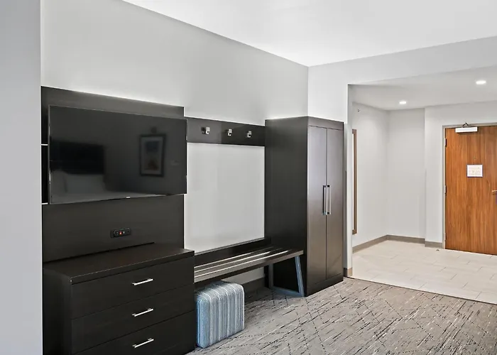 Holiday Inn Express & Suites White Hall By Ihg