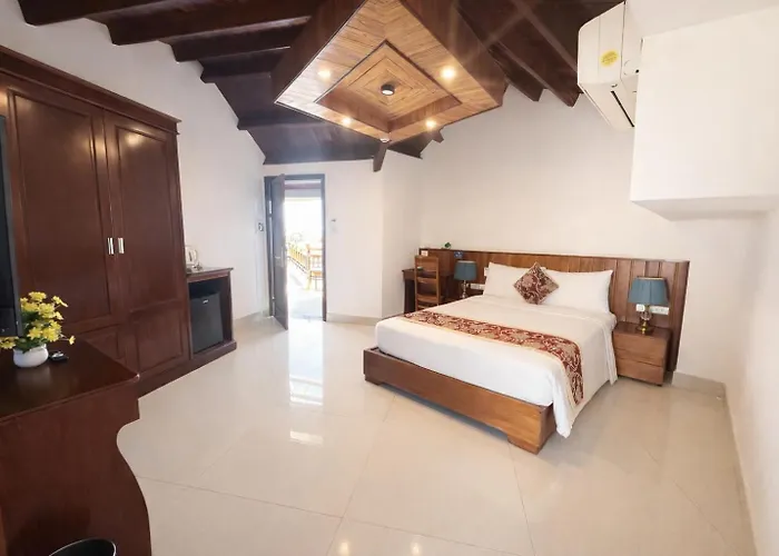 Threeway Riverside Villa Hoi An