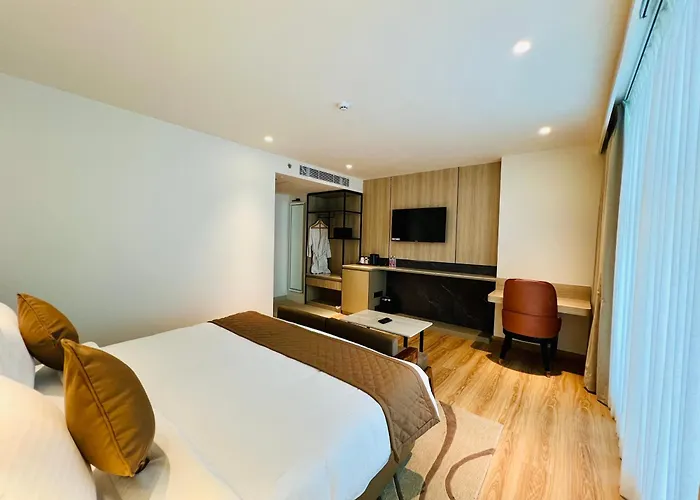 Hyphen Business Hotel Noida