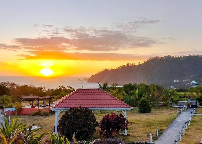 Cap Vanisa, vaste jardin, piscine et vue océan à Manapany Saint-Joseph