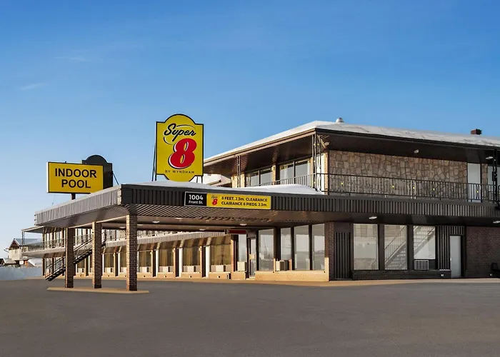 Super 8 By Wyndham Hearst On Hotel
