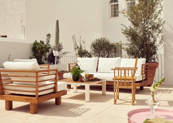 Cristine Bedfor Mahon Boutique Hotel