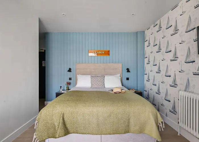 Leader Suite - Sea View - Free Wi-Fi Brixham