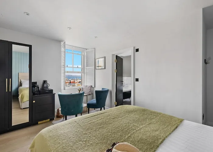 Leader Suite - Sea View - Free Wi-Fi Brixham