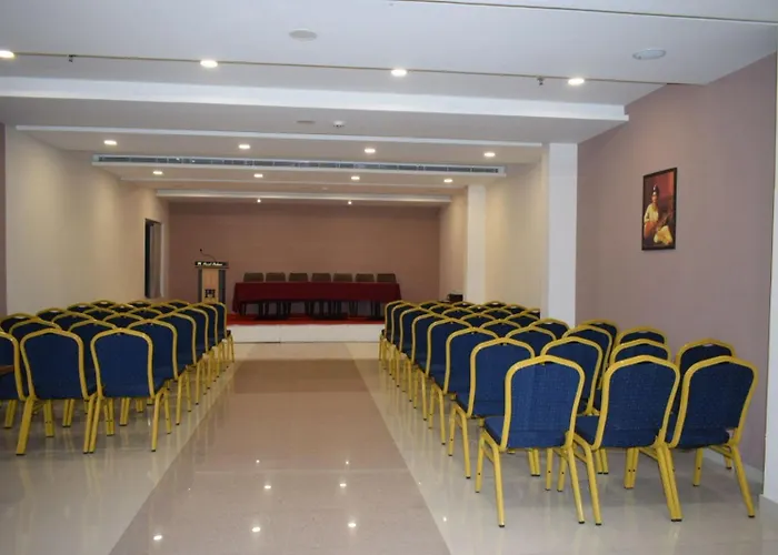 Hotel Pearl Palace Attingal