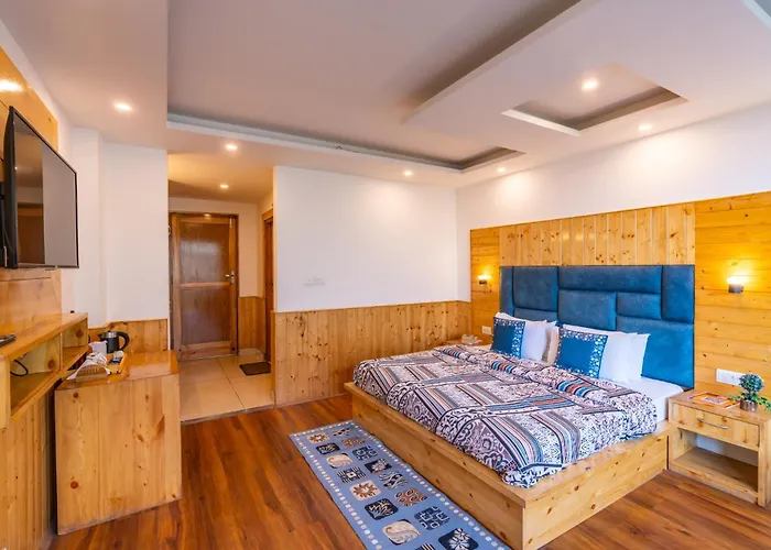 The 14 Gables, A Boutique Stay, Manali - Pet Friendly - Balcony Rooms - Crown Palace