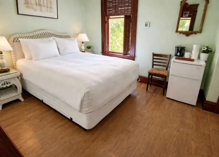Classic Queen - Curry Mansion With Heated Pool Key West