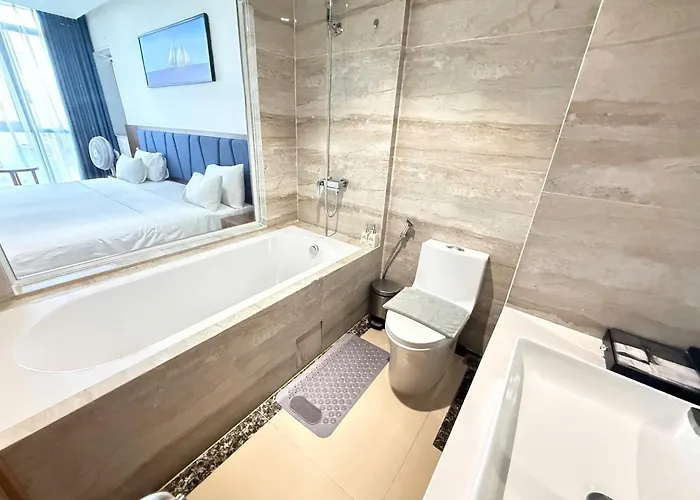 Ruby Star Da Nang - Central My Khe Beach
