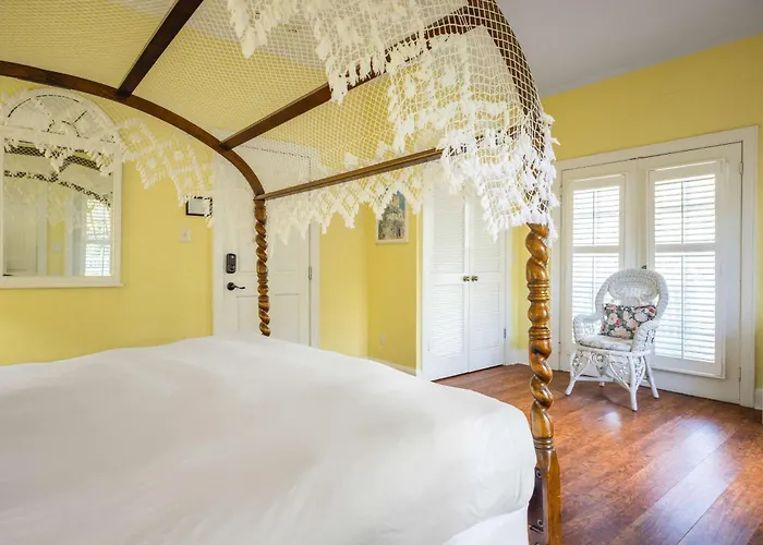 Classic King Balcony At The James House Key West