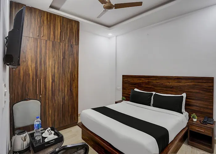 Super Townhouse Cloud Bay Hotel Gurgaon