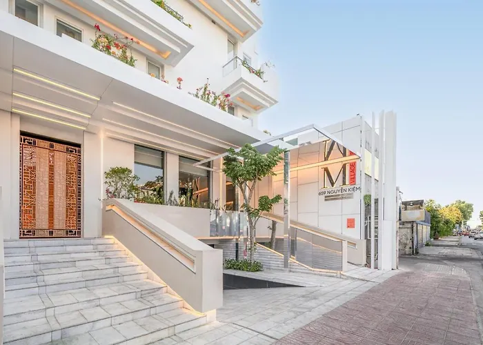 M Village Nguyễn Kiệm - Cosmo Airport Hotel TP. Hồ Chí Minh
