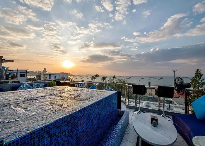 The Globe Hotel, Bar & Restaurant Pattaya