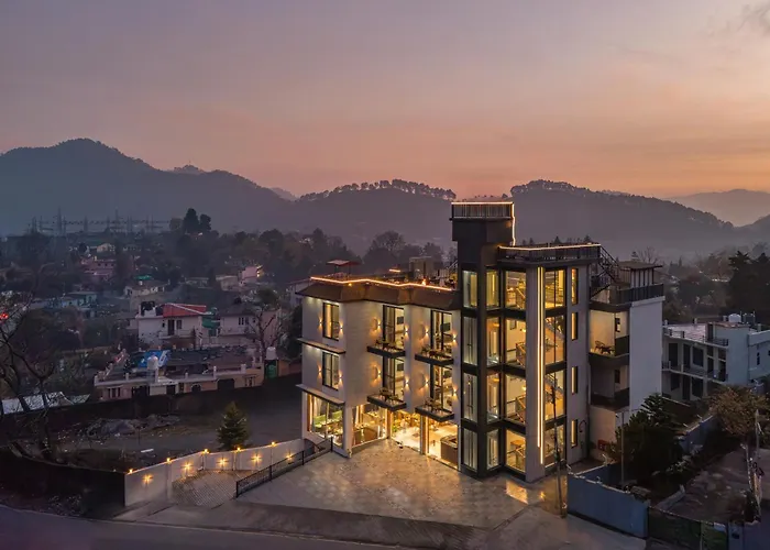 Perfectstayz Premium Kapilaz With Rooftop Pool & Cafe, Bhimtal