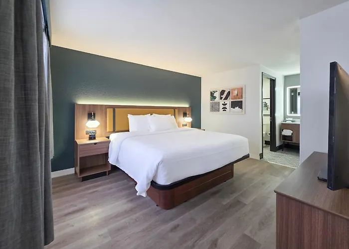 Baymont By Wyndham Auburn Hills South Hotel