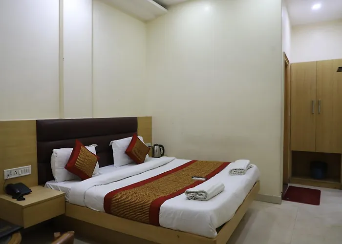 Hotel Lav Kush Deluxe 2 Min Walk From New Delhi Railway Station