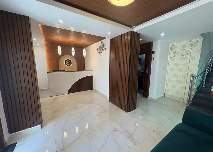 Hotel Royal Luxe - Us Consulate, Apollo Hospital, Sankara Natralya Chennai