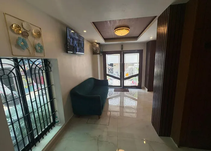 Hotel Royal Luxe - Us Consulate, Apollo Hospital, Sankara Natralya Chennai