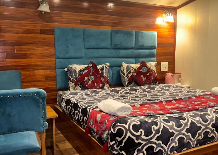 Srinagar Hotel,S & Resorts