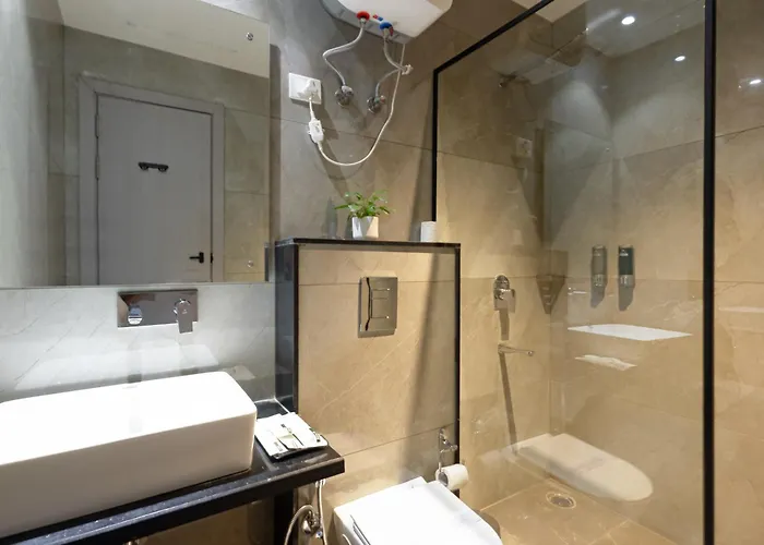 Iva Premium Delhi Airport - Free Airport Pickup Or Drop Hotel New Delhi