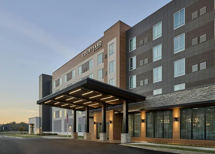 Courtyard By Marriott Madison Hotel