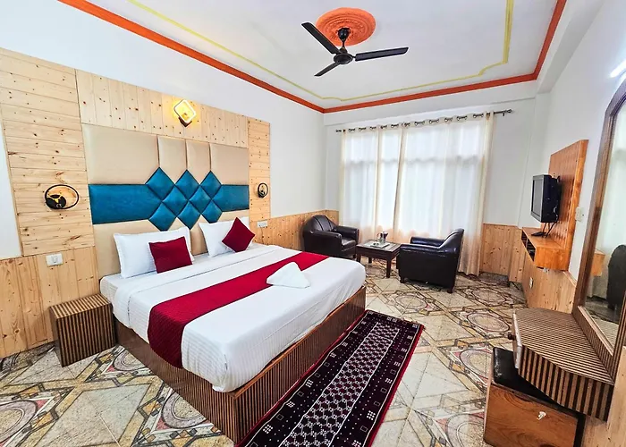 Hotel Day Night Manali 