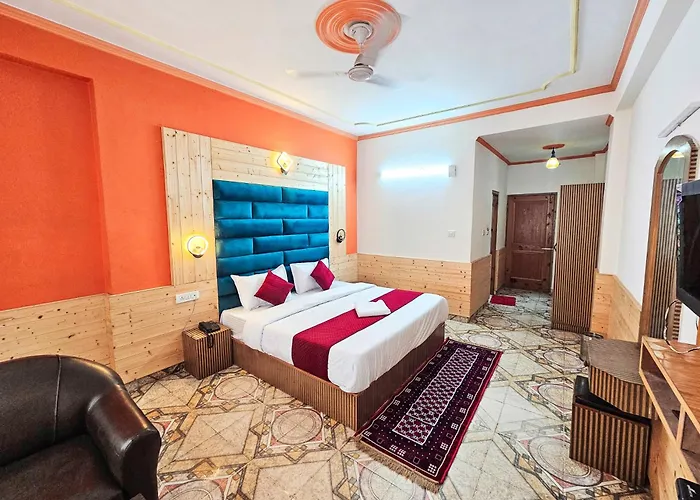 Hotel Day Night Manali 