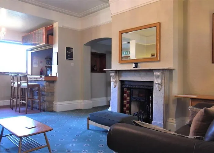 Hylands Hotel Spacious & Bright Triple Room With Ensuite Bathroom And Free Parking Nottingham