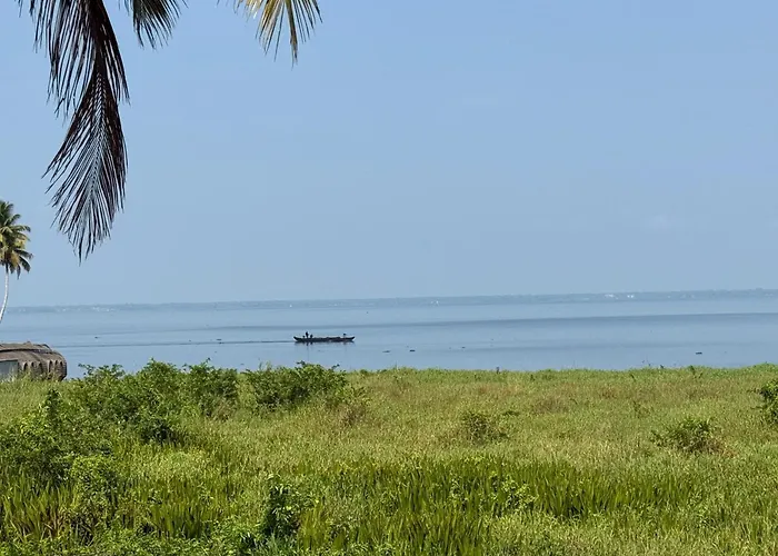 Edassery Canal Lake Resort Kumarakom