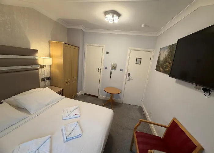 Kingswaypark Hotel At Park Avenue London