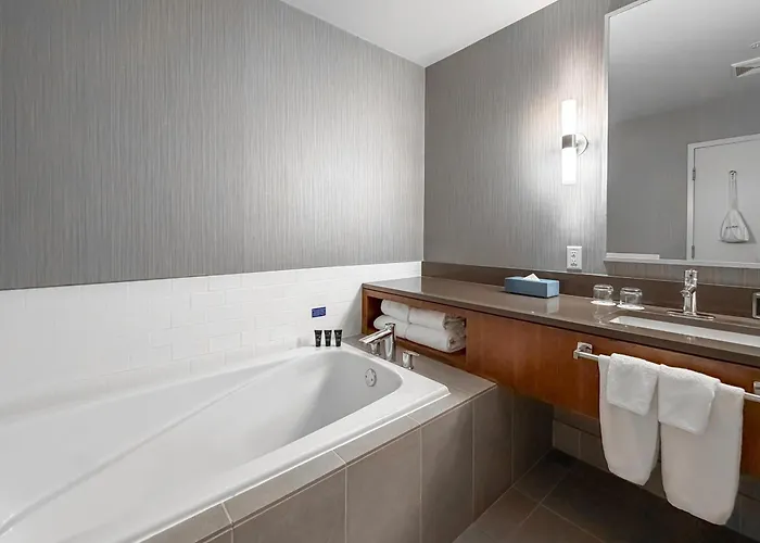 Coast Coal Harbour Vancouver Hotel By Apa