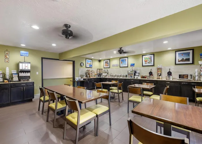 Best Western Airport Albuquerque InnSuites Hotel&Suites