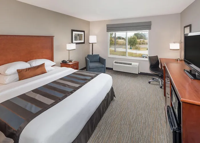 Wingate By Wyndham Shreveport Airport Hotel