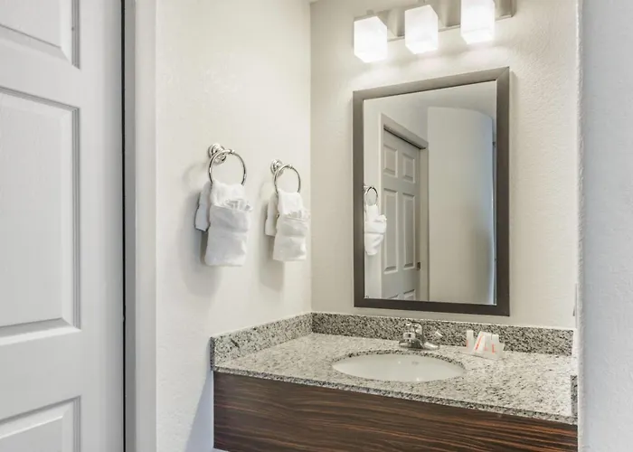 Baymont By Wyndham Pueblo Hotel