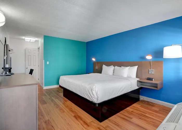 Signature Inn Medford Downtown - Newly Renovated