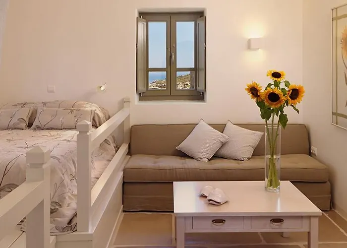Themonies Luxury Suites Folegandros Town