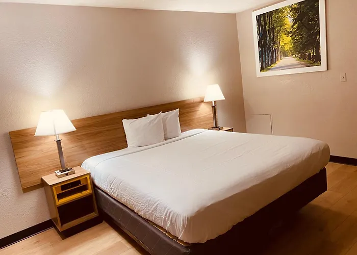 Days Inn By Wyndham Amherst Oh - Near Cleveland Cedar Point & Lake Erie