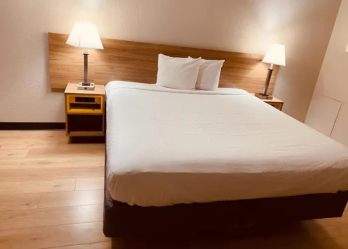 Days Inn By Wyndham Amherst Oh - Near Cleveland Cedar Point & Lake Erie