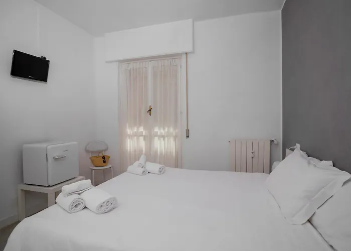 Hotel Bacco Rooms And Breakfast Pietra Ligure